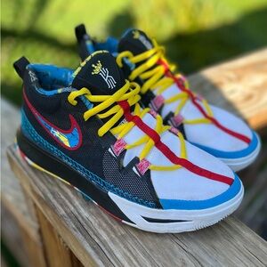 Nike Kyrie Irving Flytrap 5.5 Y Sneakers